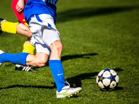 Fairplay im Fußball: Herausforderung für Spieler und Schiedsrichter