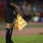 Abseitsregel im Fußball: Einfache Erklärung 6 referee-abseits